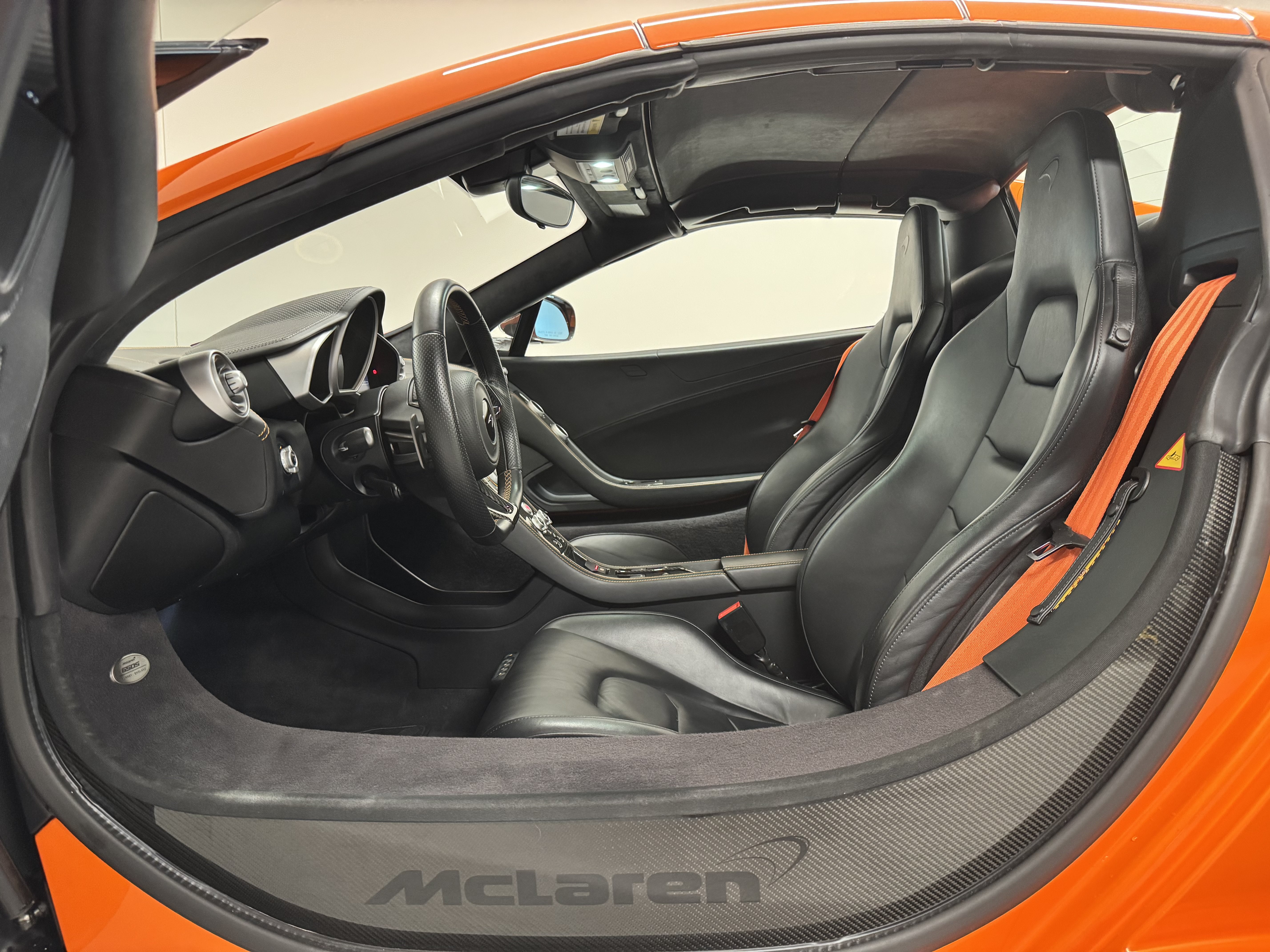 Used 2015 McLaren 650S Spider RWD image 9