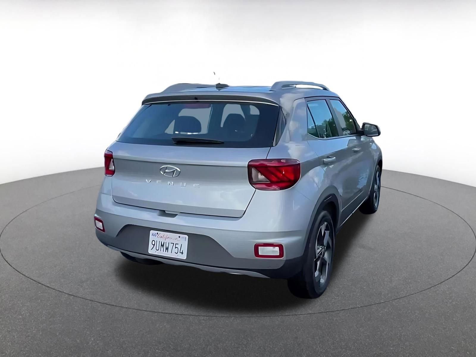 Used 2025 Hyundai Venue SEL FWD image 14