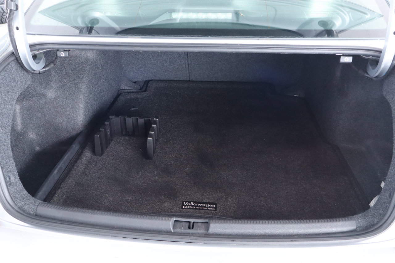 Used 2017 Volkswagen Passat 1.8T R-Line image 33