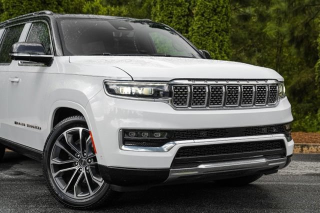 Used 2023 Jeep Grand Wagoneer Series III AWD/4WD image 6