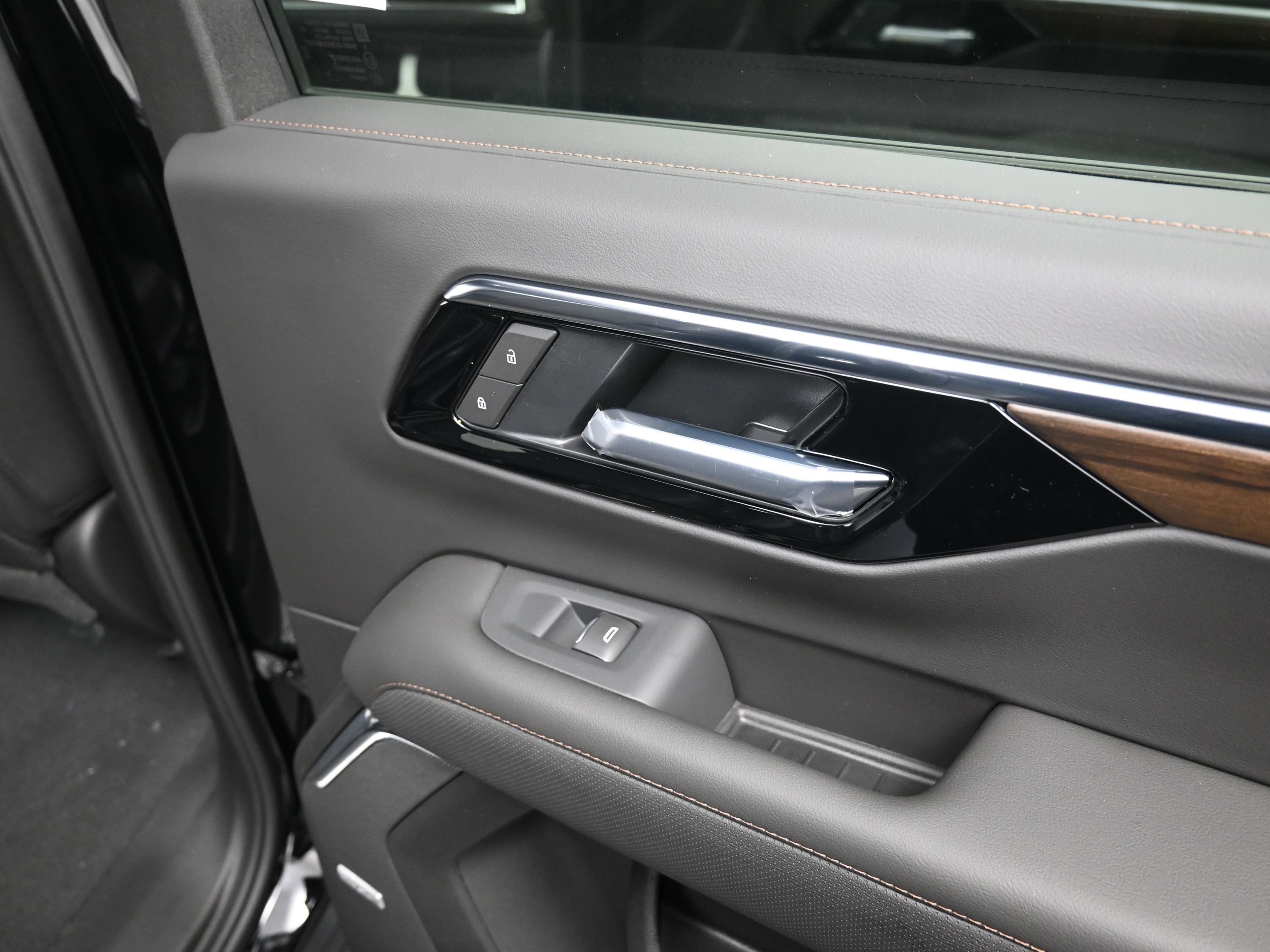 New 2026 Chevrolet Suburban High Country image 39