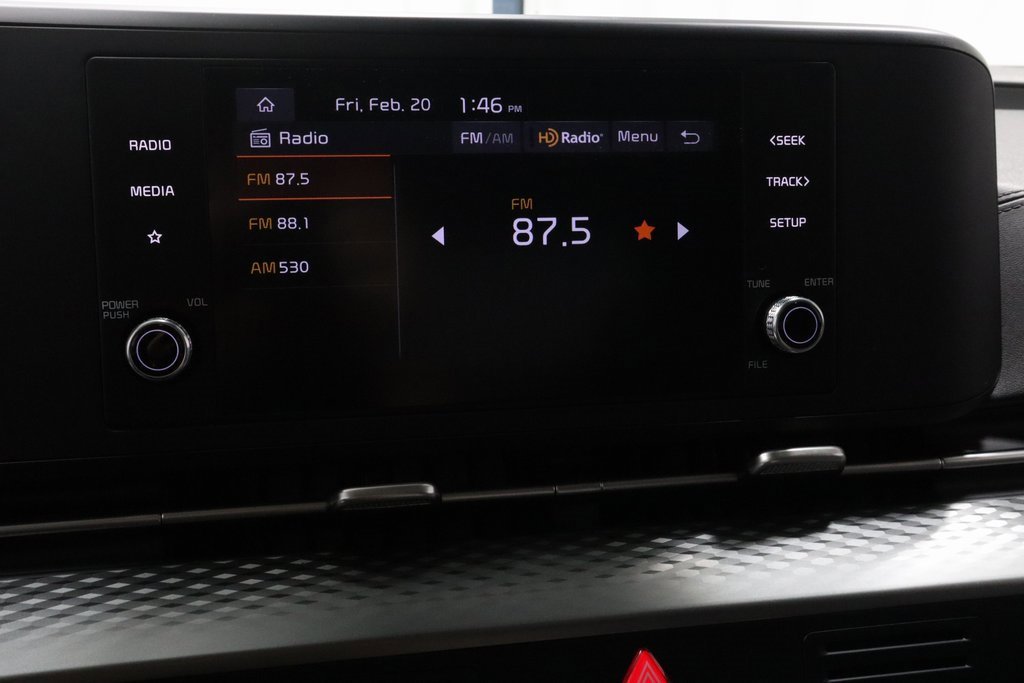 Used 2024 Kia Carnival LX image 2