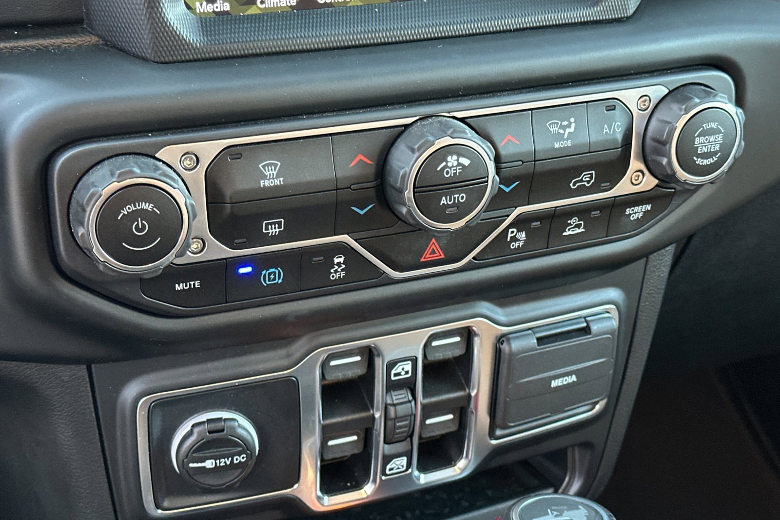 Used 2022 Jeep Wrangler Unlimited Sahara w/ Safety Group image 21