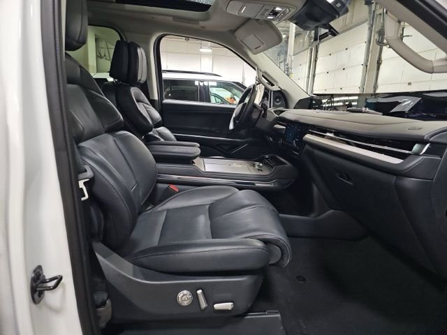 Used 2025 Lincoln Navigator Reserve image 10
