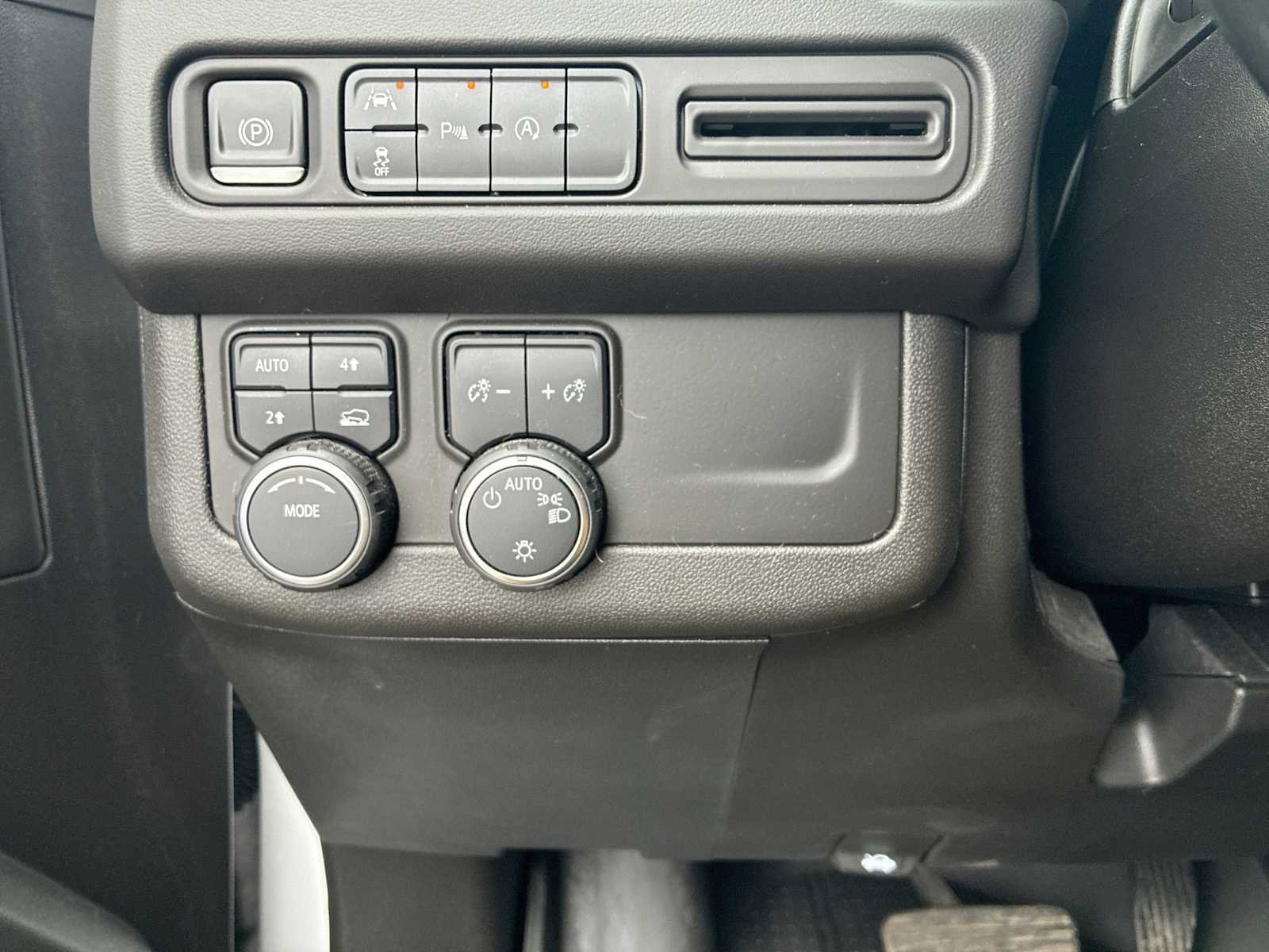 Certified 2023 Chevrolet Suburban RST image 18