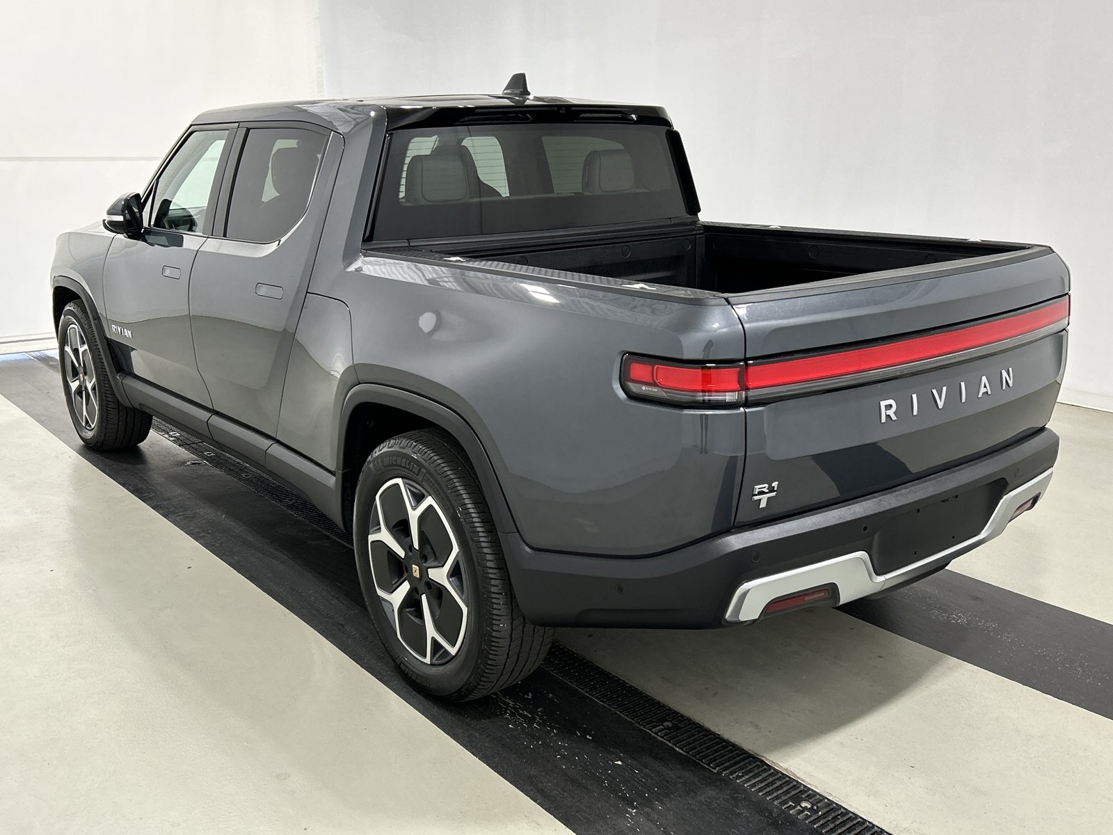 Used 2023 Rivian R1T Adventure AWD/4WD image 3