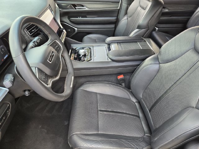 Certified 2024 Jeep Wagoneer Series II w/ Flexible Seating Group AWD/4WD image 13