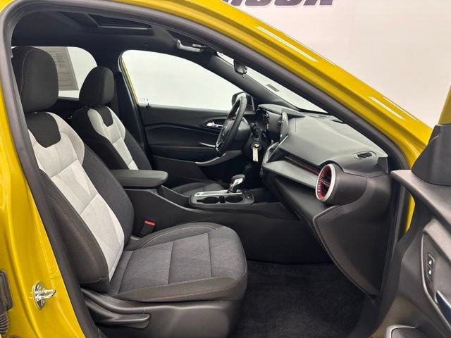 Used 2024 Chevrolet Trax RS w/ Sunroof Package FWD image 28