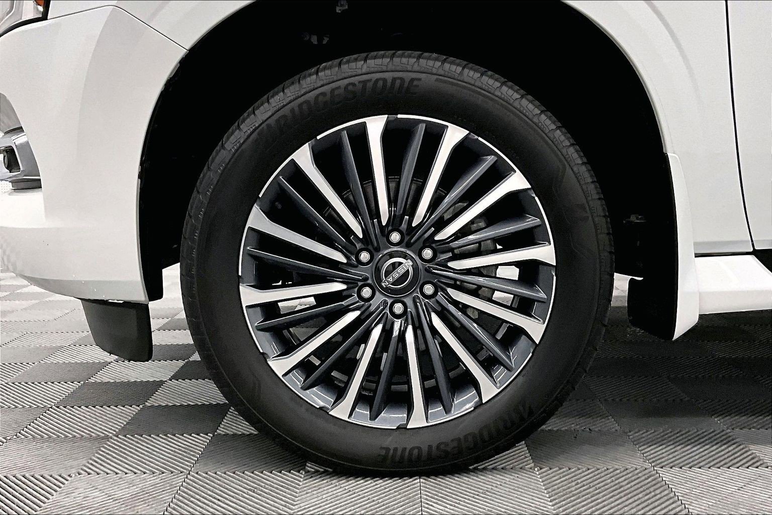 Used 2025 Nissan Armada Platinum Reserve AWD/4WD image 10