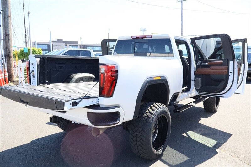 Used 2025 GMC Sierra 3500 Denali Ultimate AWD/4WD image 29