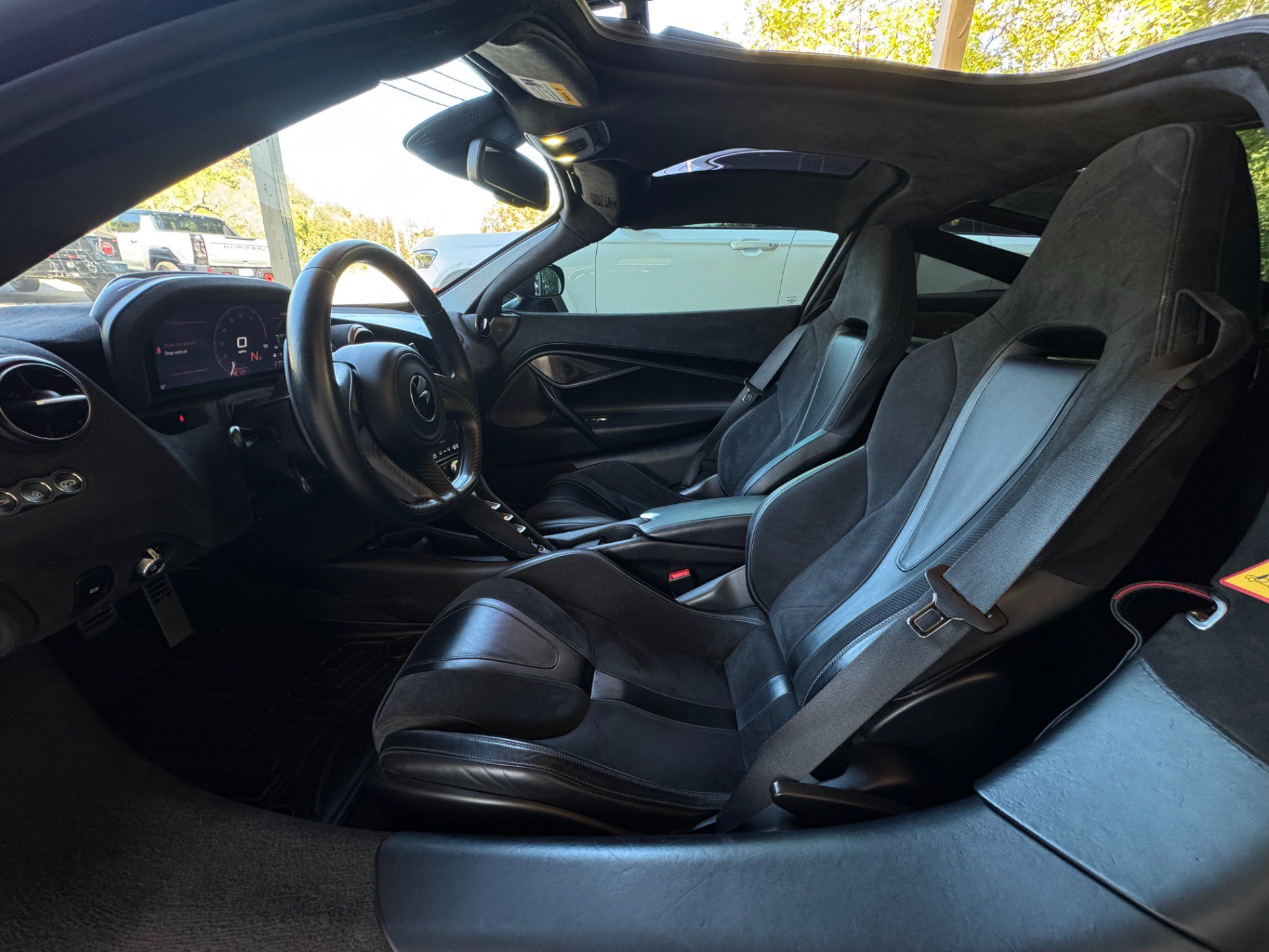 Used 2019 McLaren 720S Performance RWD image 17