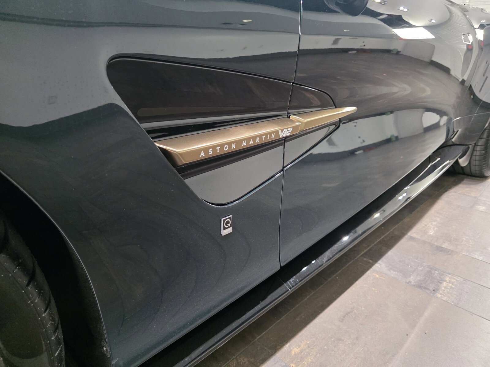 Used 2026 Aston Martin Vanquish Convertible image 21