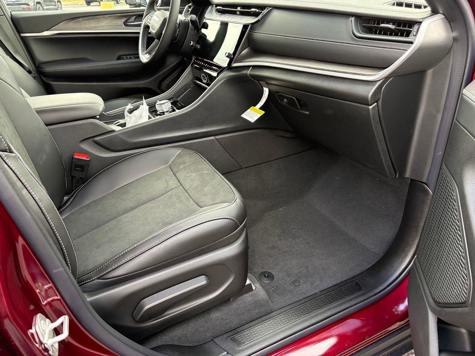 New 2026 Jeep Grand Cherokee 4WD image 10