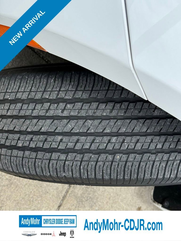 Used 2018 Chrysler Pacifica Touring Plus FWD image 11