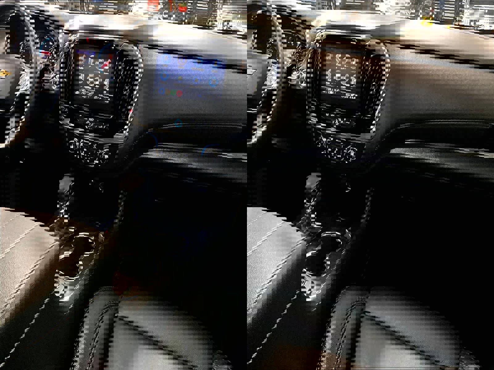 Used 2023 Chevrolet Traverse LT image 14