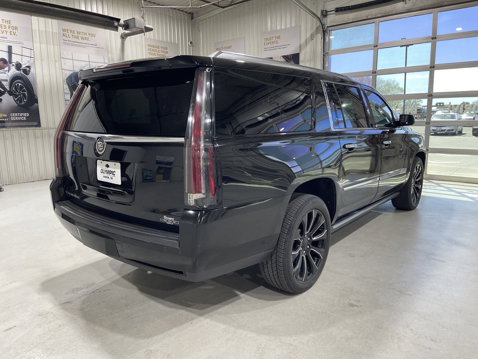Used 2015 Cadillac Escalade ESV Premium AWD/4WD image 8