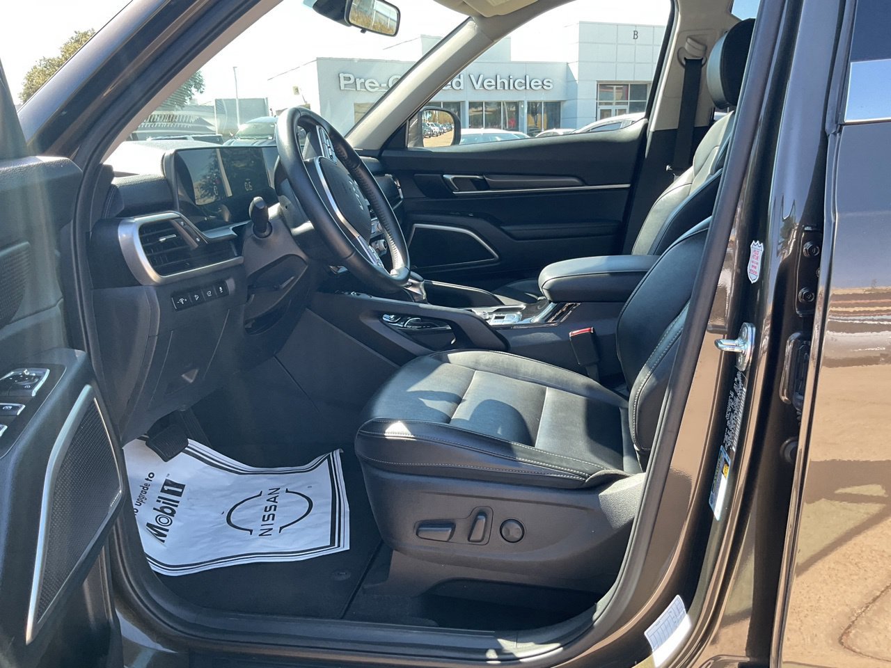 Used 2025 Kia Telluride S FWD image 9
