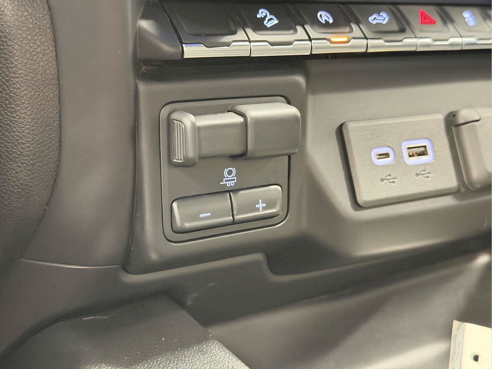 Used 2020 Chevrolet Silverado 1500 RST AWD/4WD image 35