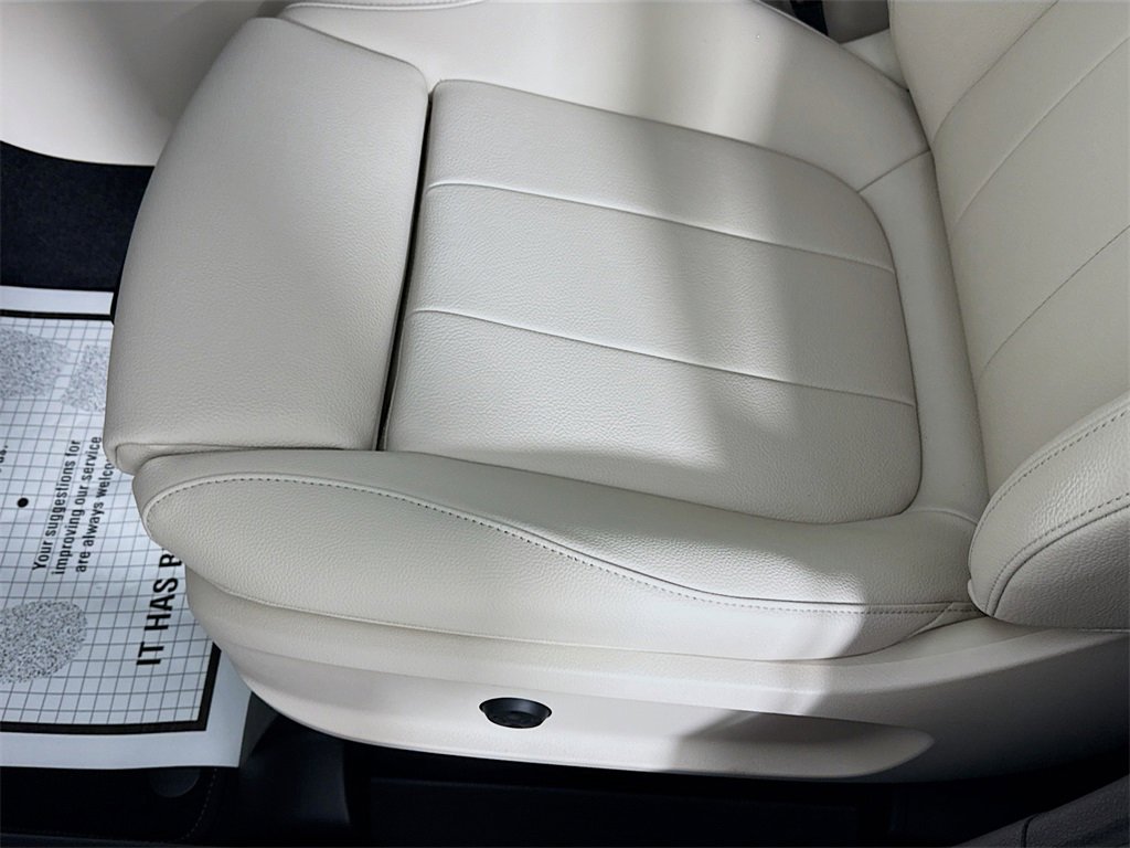 Used 2025 Mercedes-Benz GLB 250 4MATIC image 19