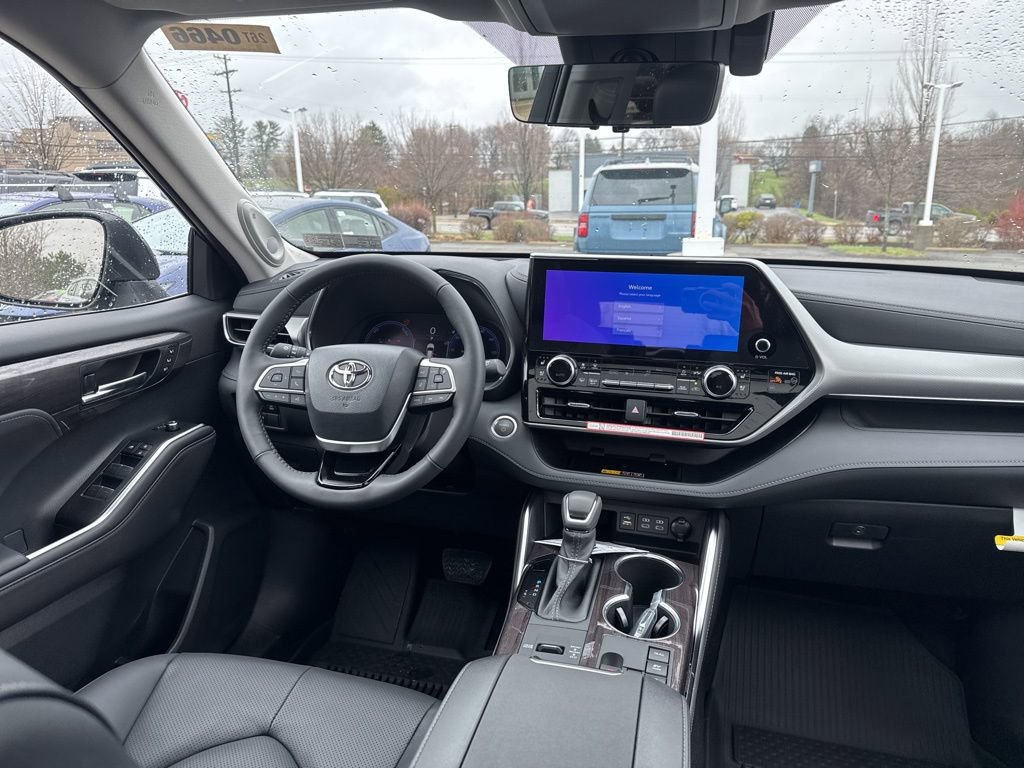 New 2026 Toyota Highlander Platinum image 13