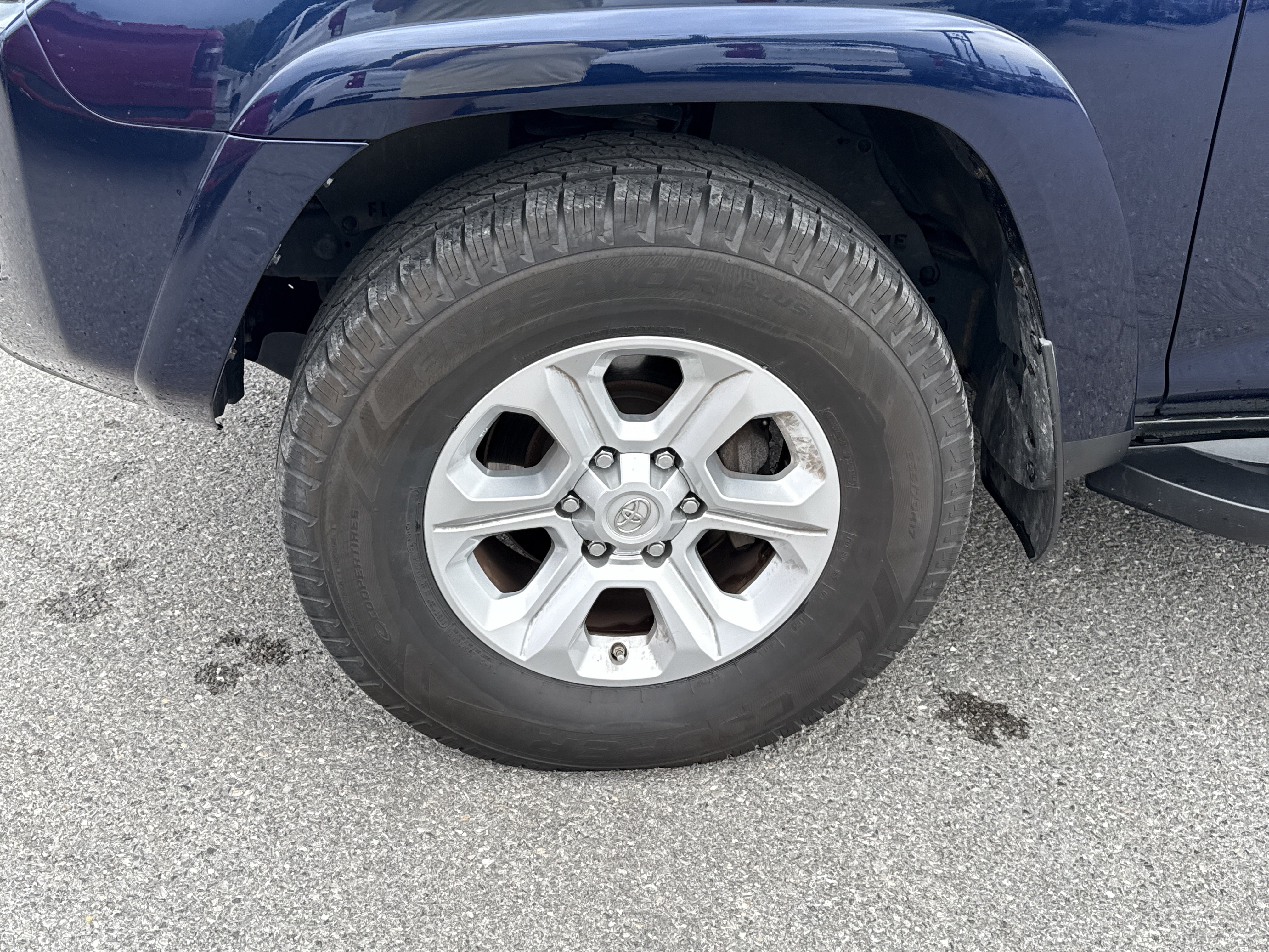 Used 2021 Toyota 4Runner SR5 AWD/4WD image 10