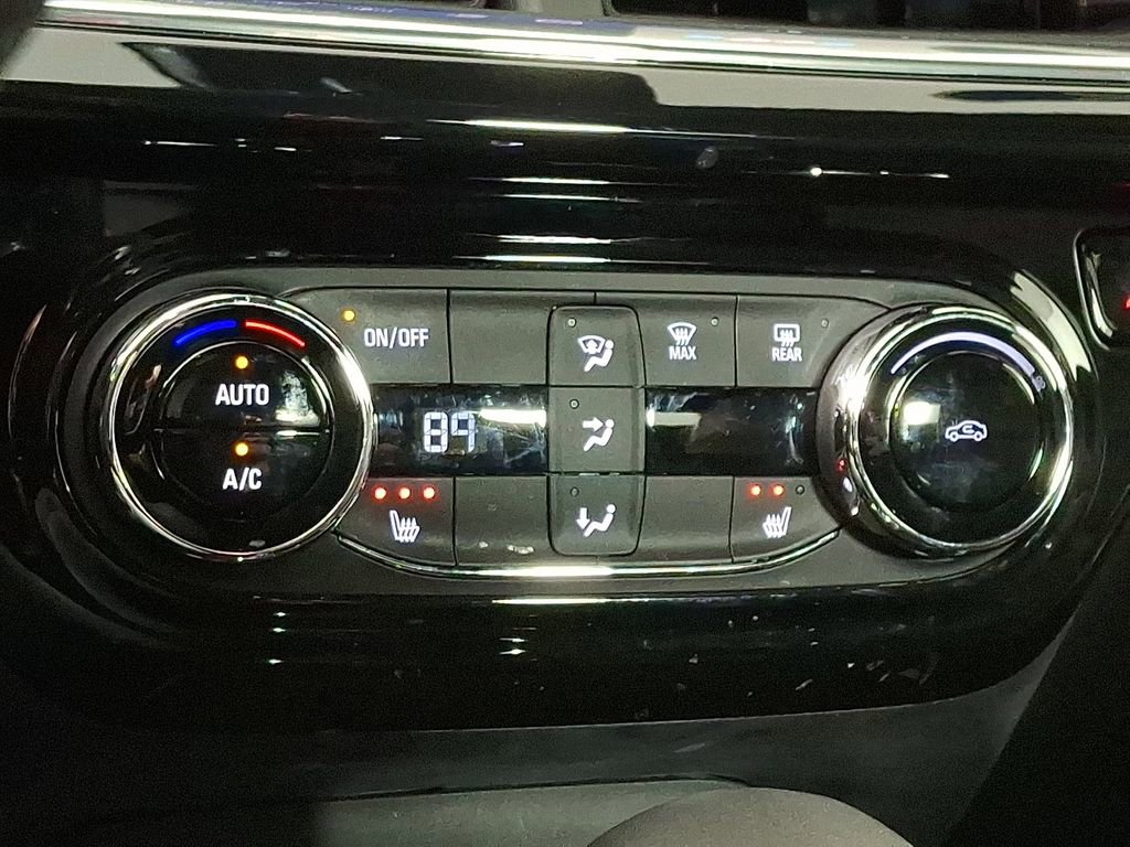 Used 2025 Chevrolet Trax RS image 17