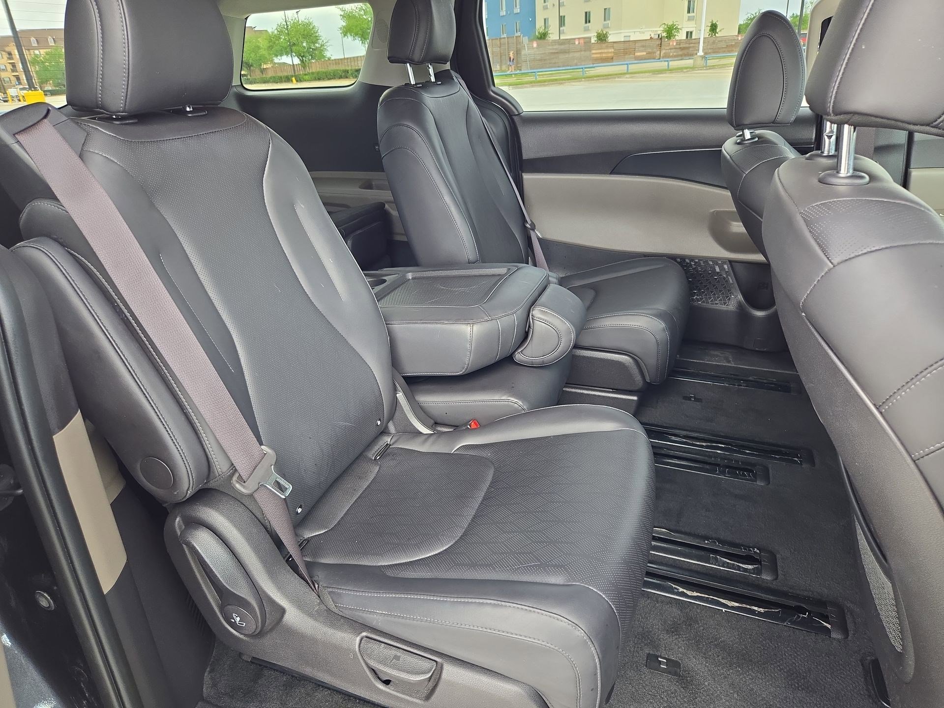 Used 2025 Kia Carnival image 31