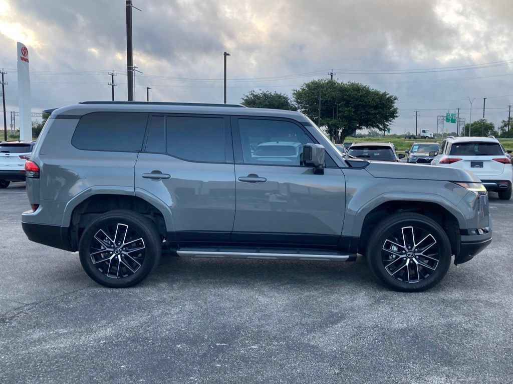 Used 2024 Lexus GX 550 w/ Accessory Package (Z1) AWD/4WD image 4