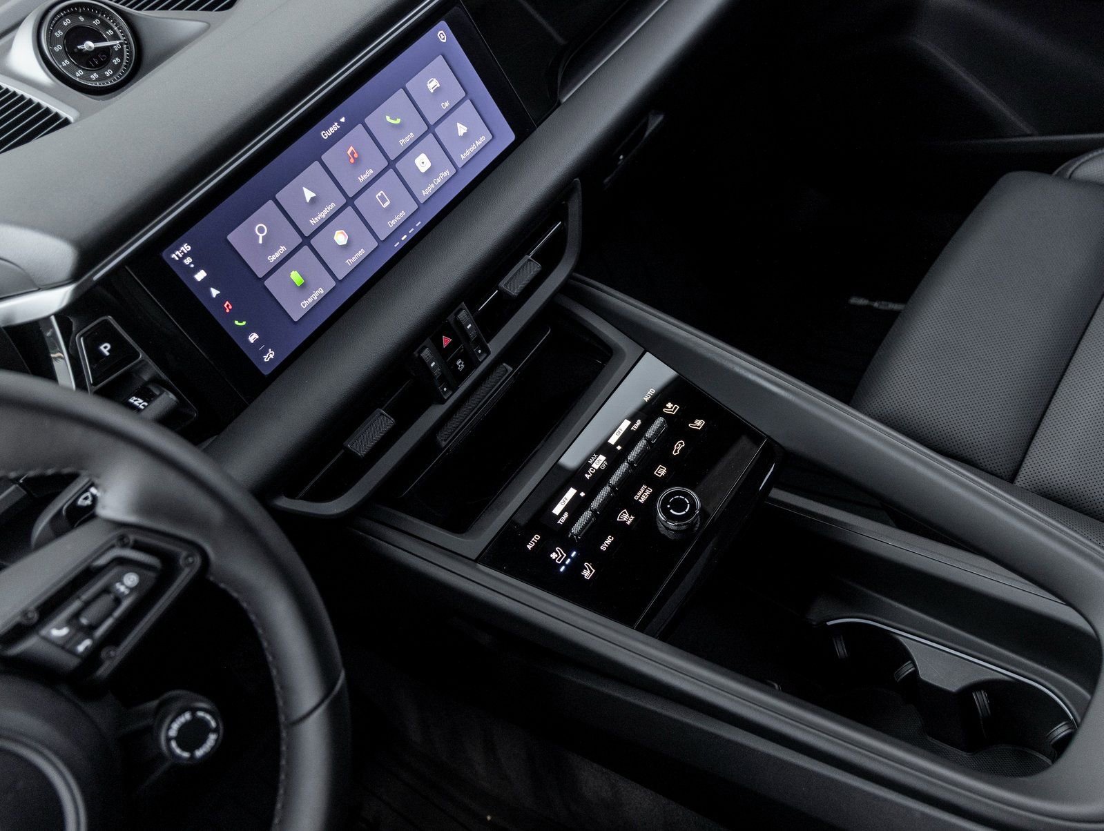 Certified 2025 Porsche Macan Electric image 30