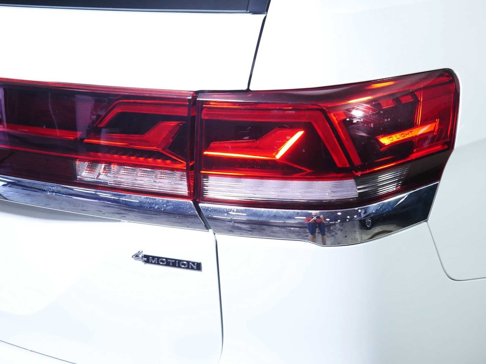Used 2025 Volkswagen Atlas SE AWD/4WD image 17