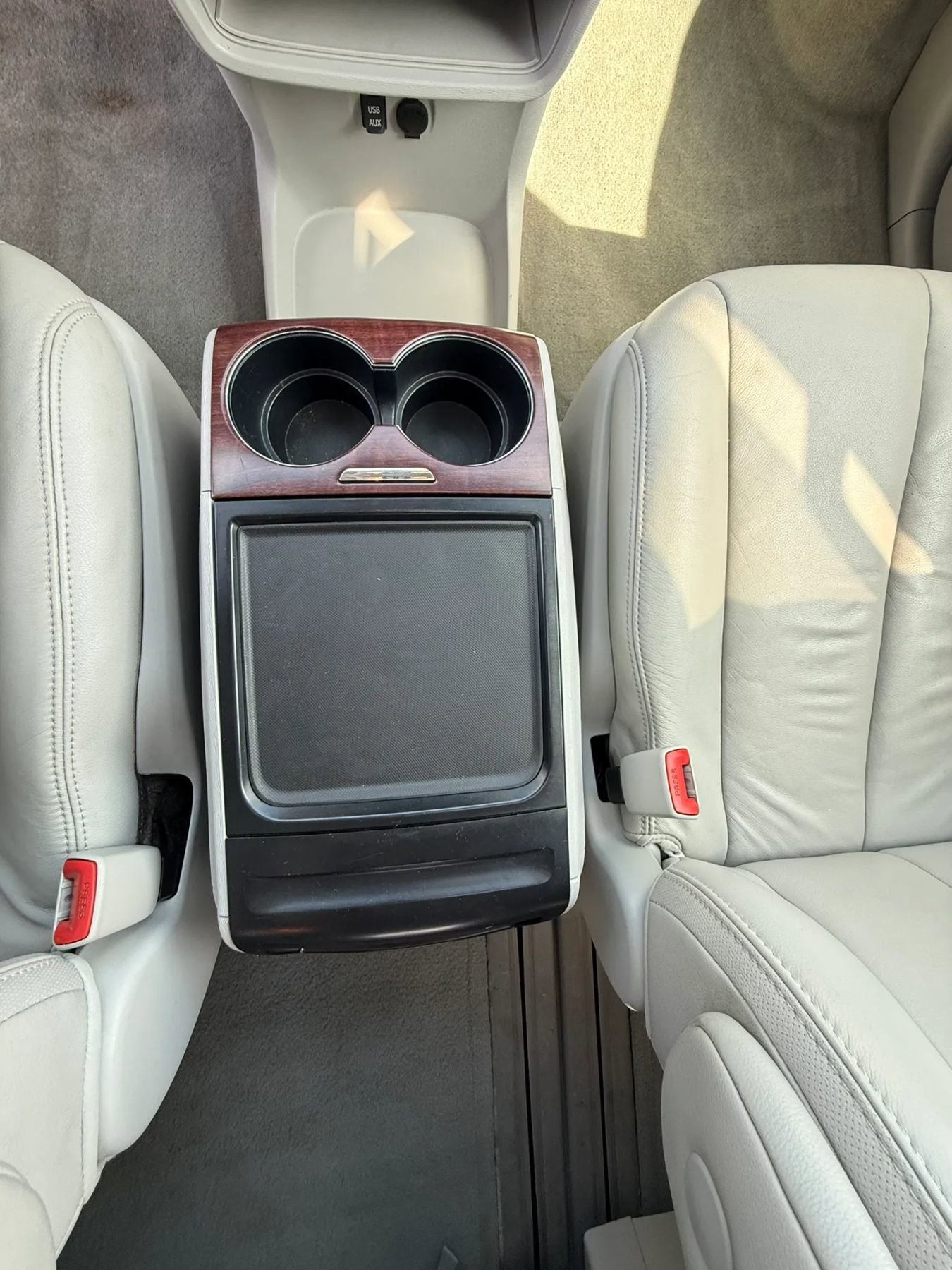 Used 2012 Toyota Sienna XLE FWD image 28