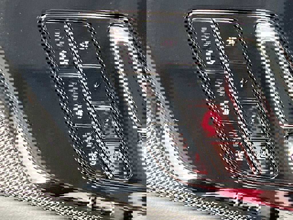 New 2026 Cadillac Optiq Sport 2 w/ LPO, Floor Liner Package image 21