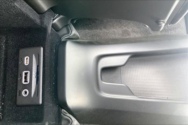 Used 2022 Chevrolet Corvette Stingray Convertible w/ Z51 Performance Package image 23