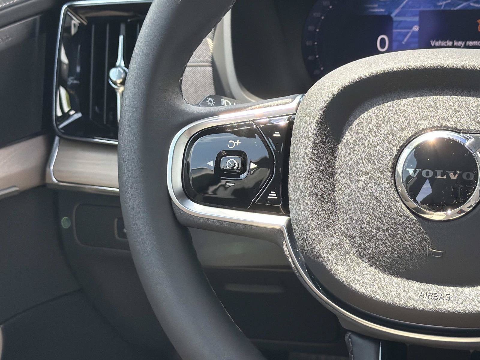 New 2027 Volvo XC90 B6 Plus AWD/4WD image 8