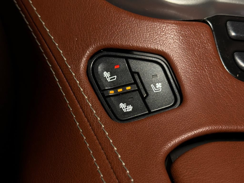 Used 2020 Chevrolet Suburban Premier w/ Premier 6.2L Value Package AWD/4WD image 30