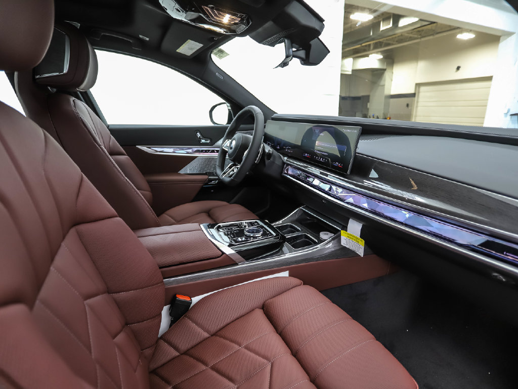 Used 2026 BMW 740i xDrive AWD/4WD image 31