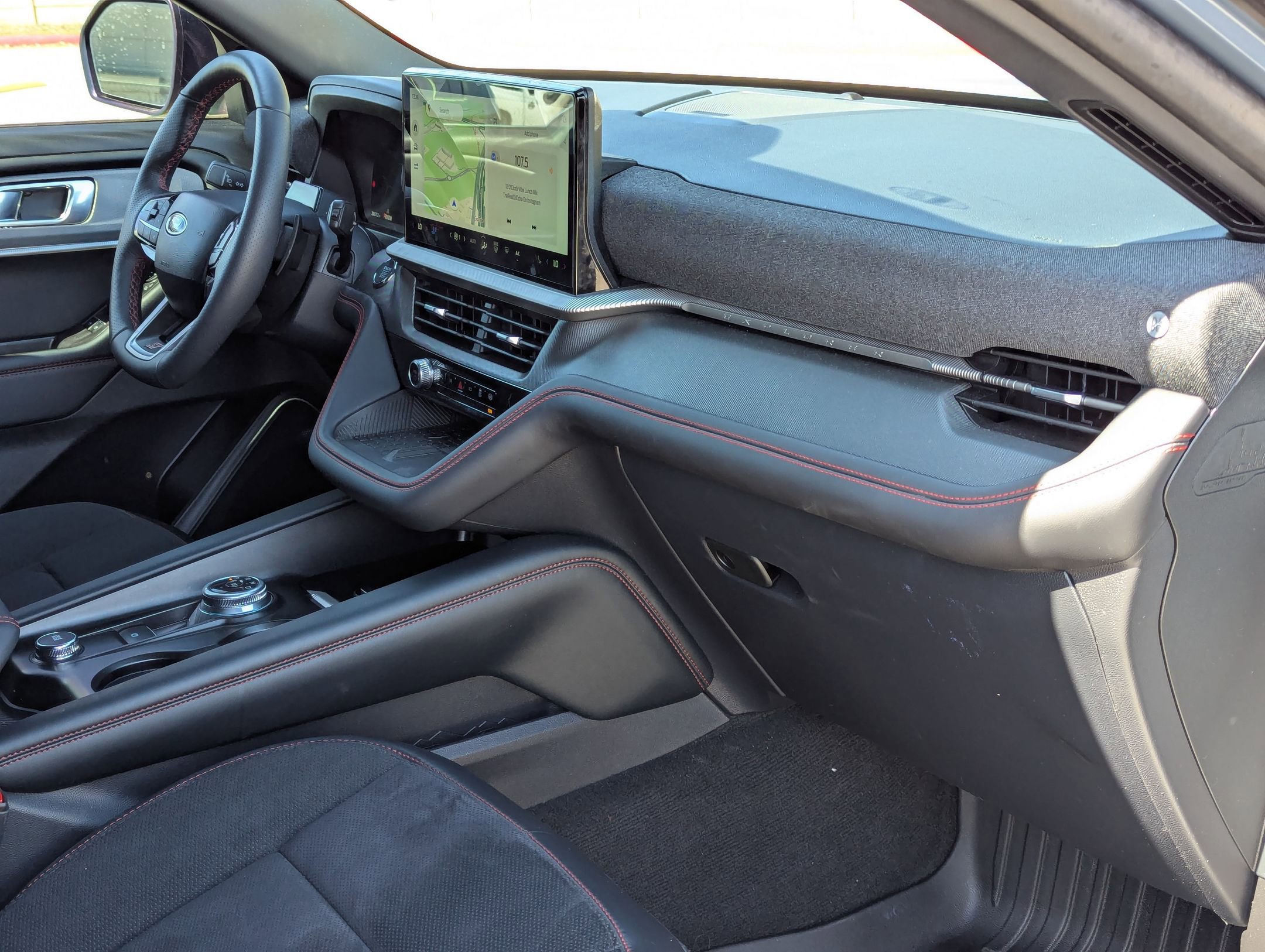 Used 2025 Ford Explorer ST image 28