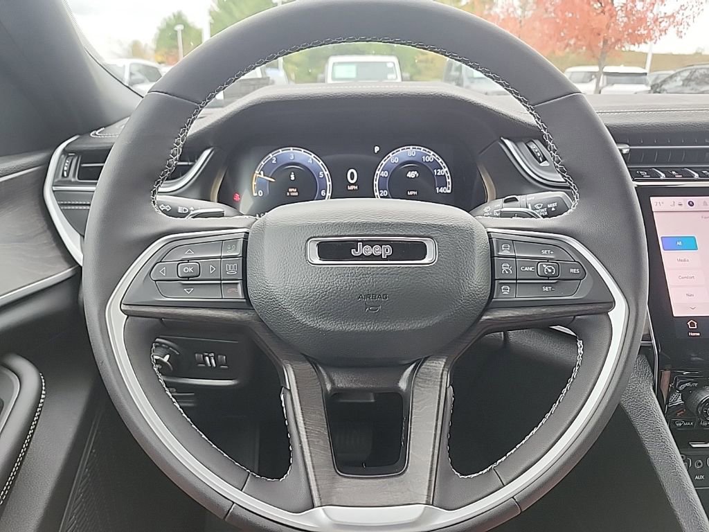 New 2025 Jeep Grand Cherokee L Limited w/ Trailer Tow Package image 30