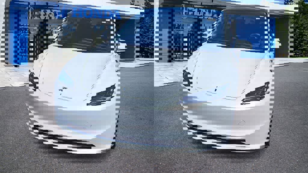 Used 2025 Tesla Model 3 Long Range image 3