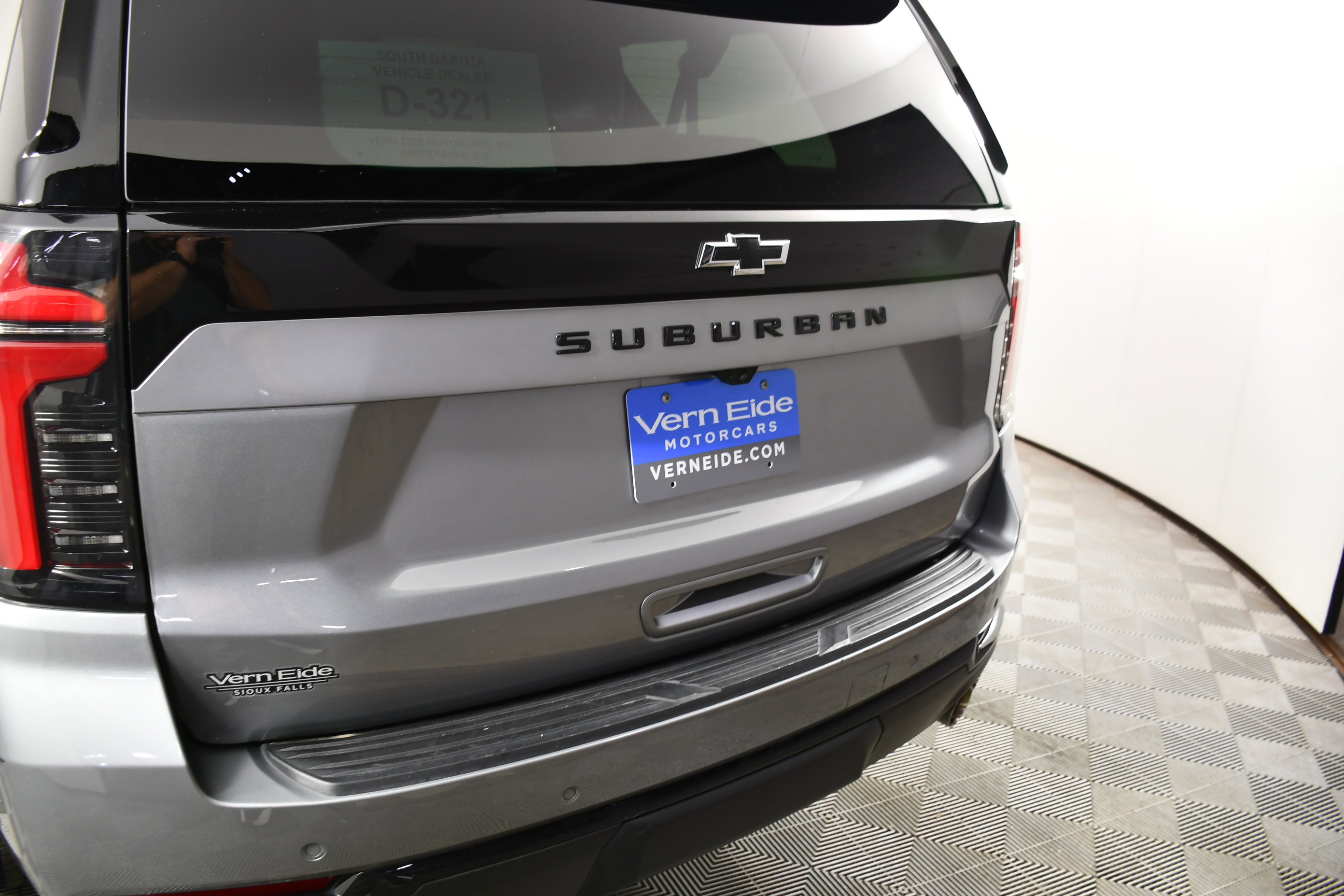 Used 2025 Chevrolet Suburban Z71 AWD/4WD image 15