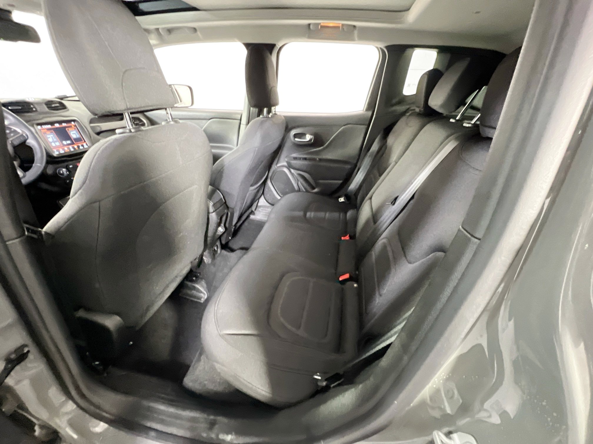 Used 2022 Jeep Renegade Latitude w/ Sun/Sound Group AWD/4WD image 24