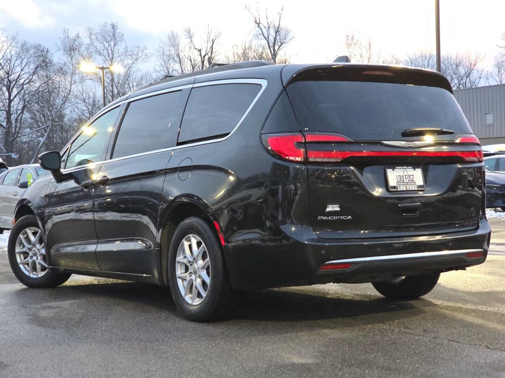 Used 2022 Chrysler Pacifica Touring-L image 15