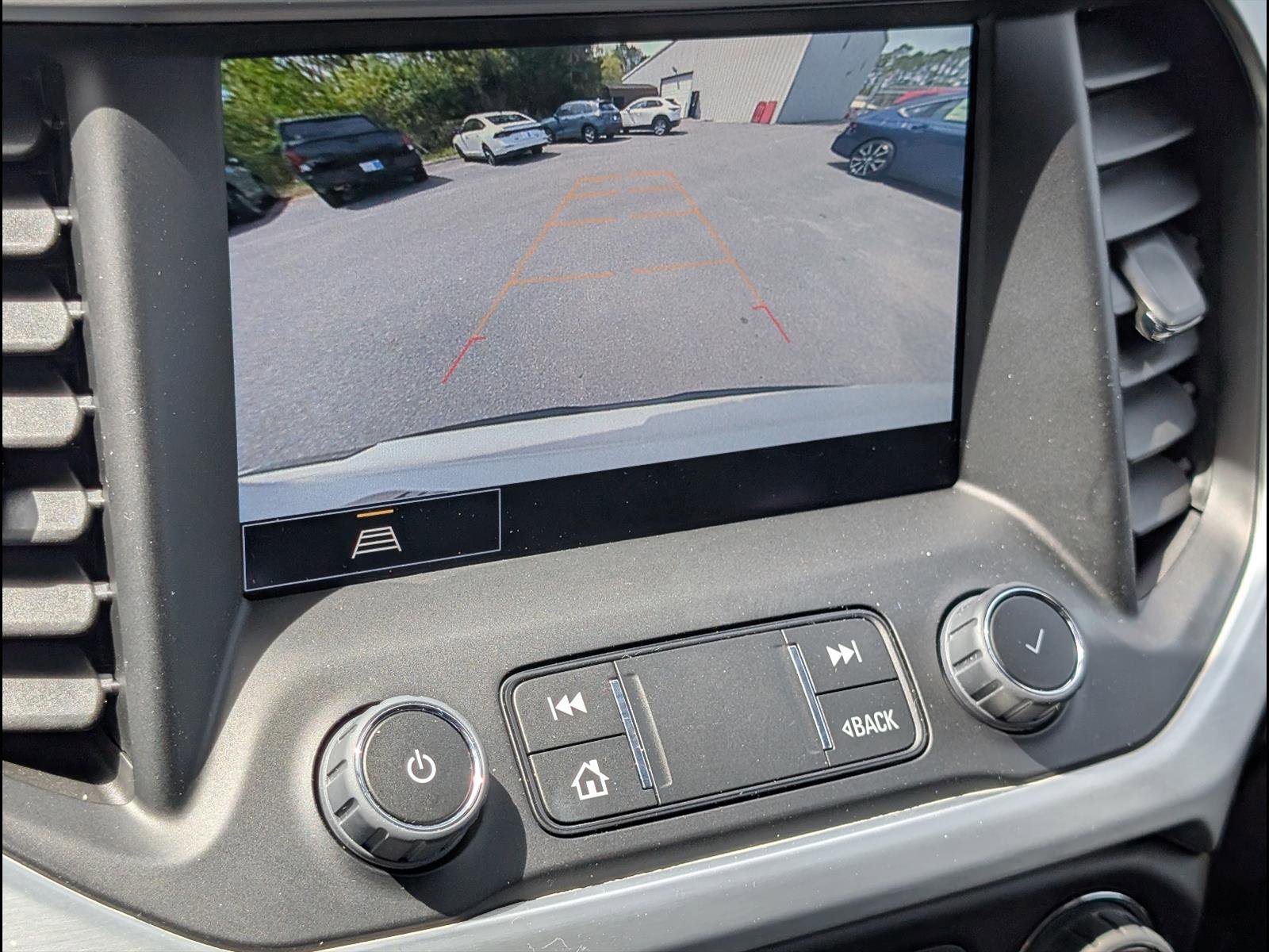 Used 2022 GMC Acadia SLE w/ Driver Convenience Package image 11