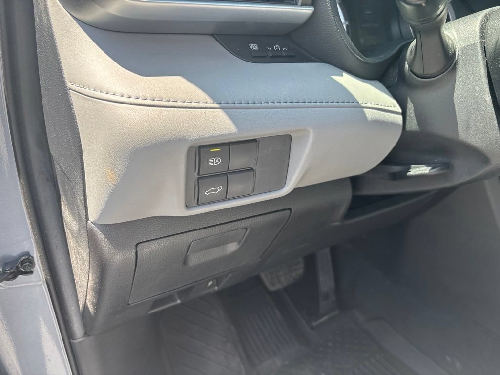 Used 2020 Toyota Highlander LE AWD/4WD image 6
