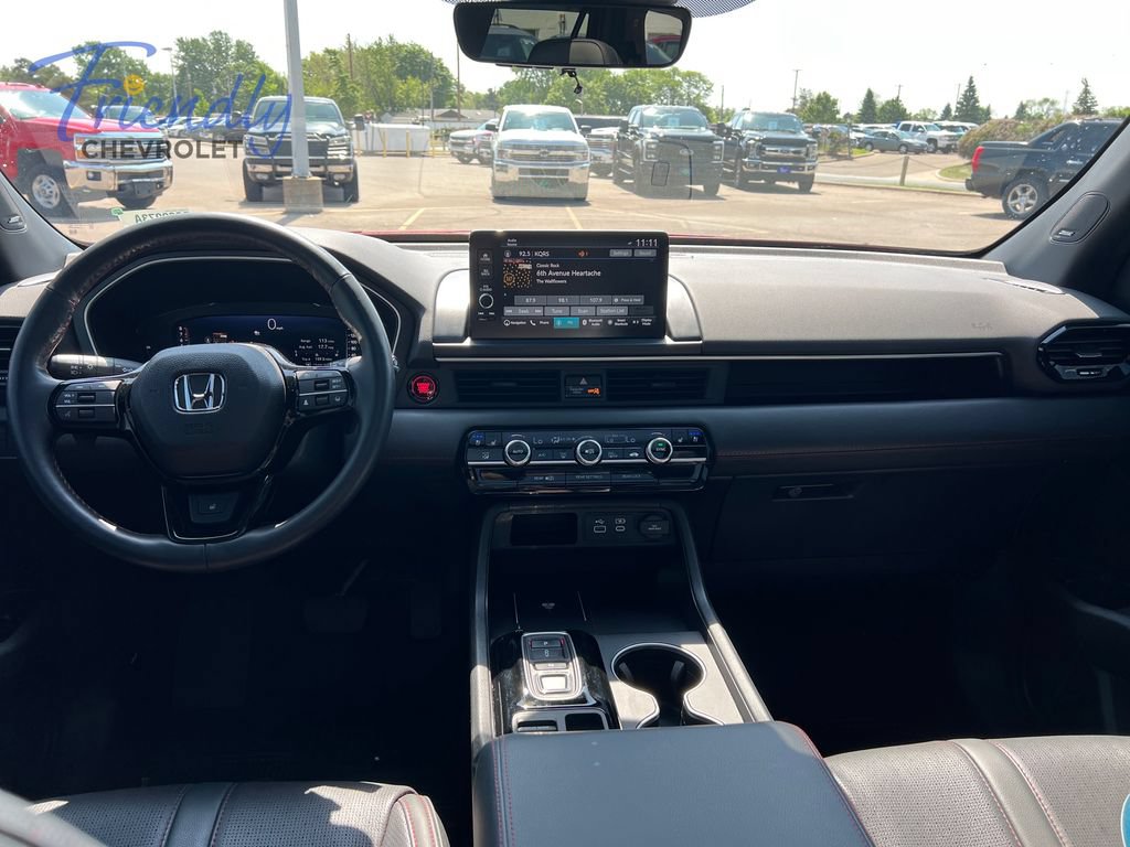 Used 2025 Honda Pilot Black Edition image 16