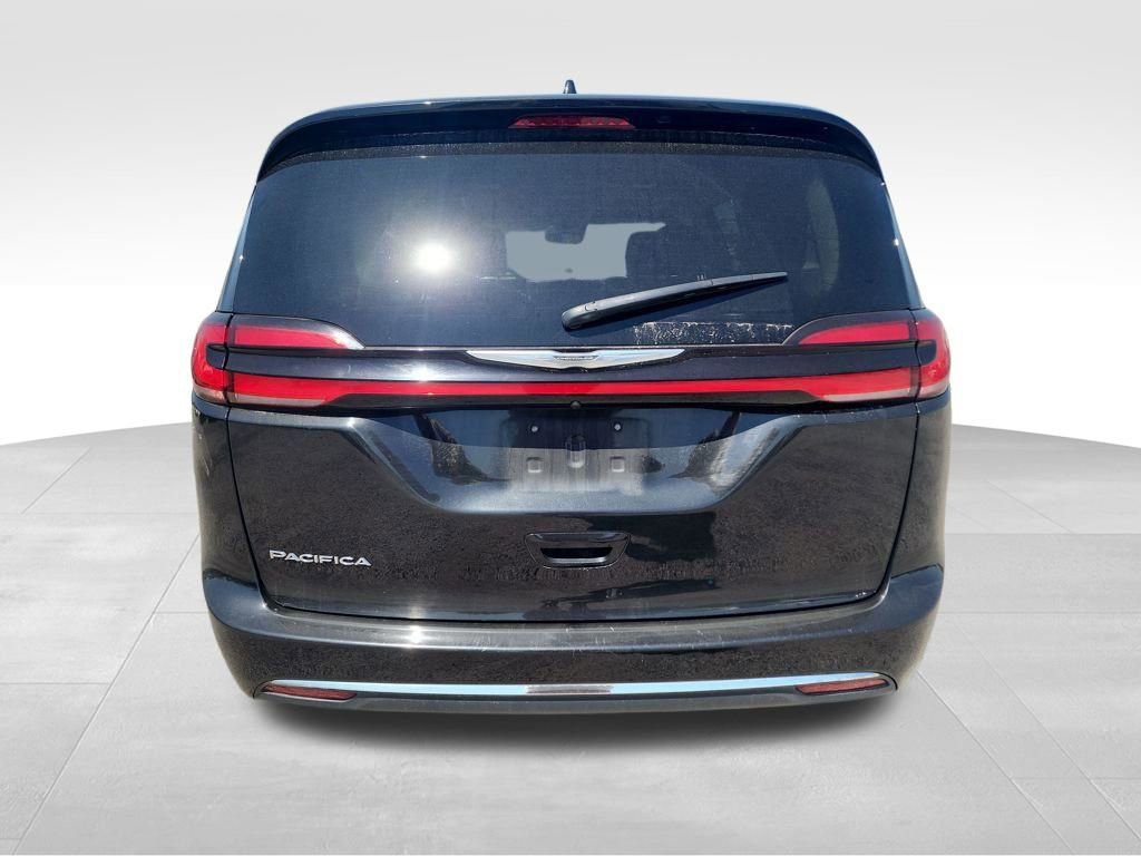 Used 2022 Chrysler Pacifica Touring-L image 7
