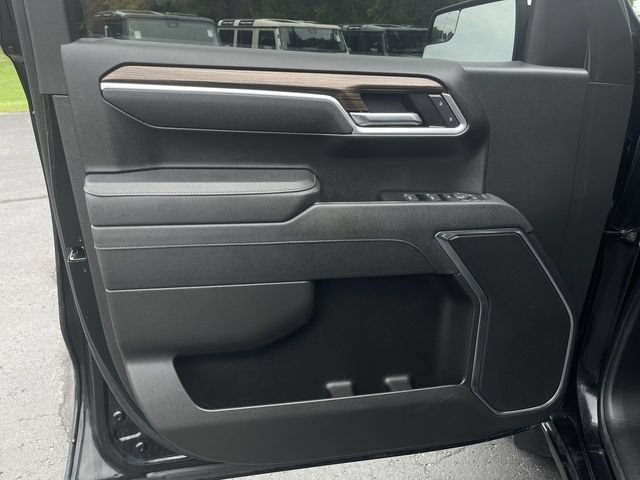 Used 2025 Chevrolet Silverado 1500 LT AWD/4WD image 23