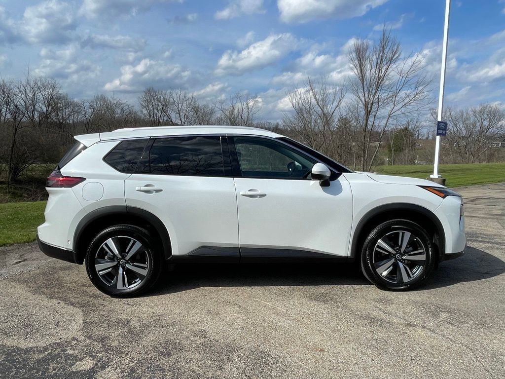 Used 2024 Nissan Rogue SL image 2