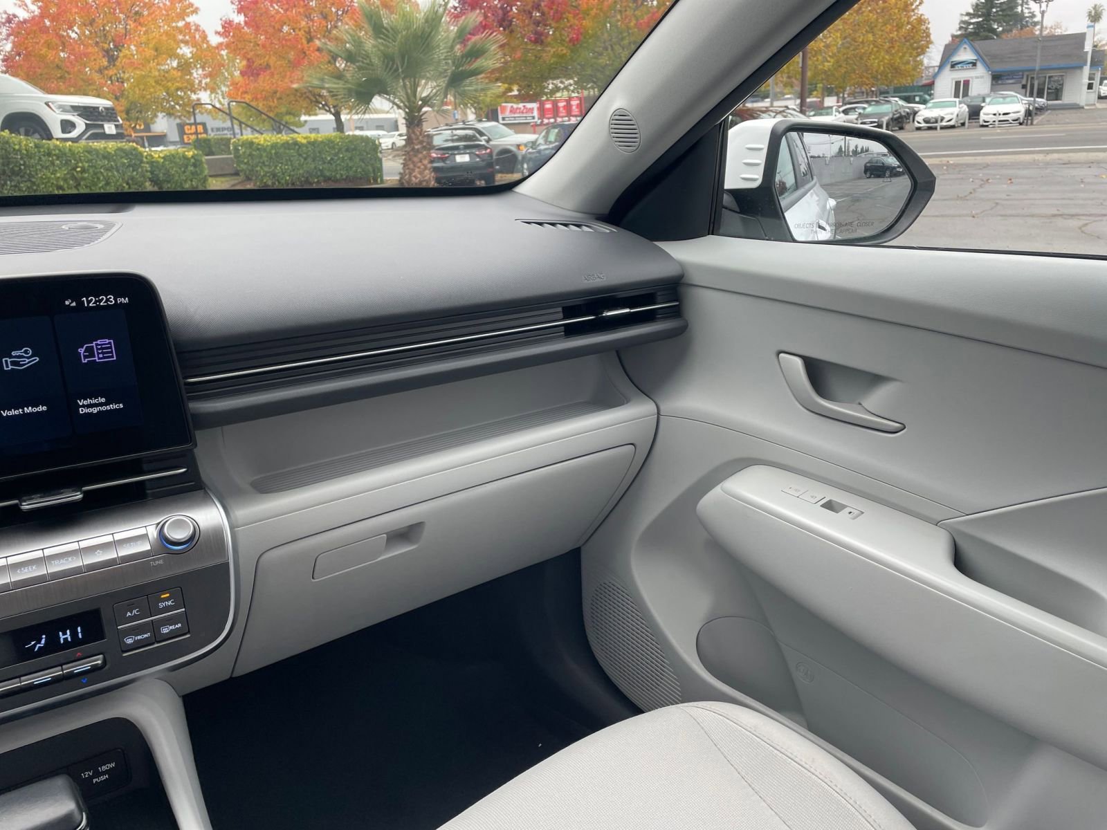 Used 2025 Hyundai Kona SEL image 35