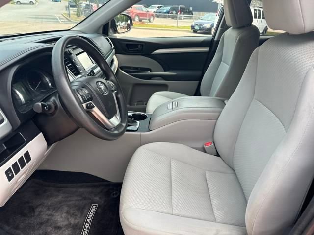 Used 2015 Toyota Highlander LE image 9